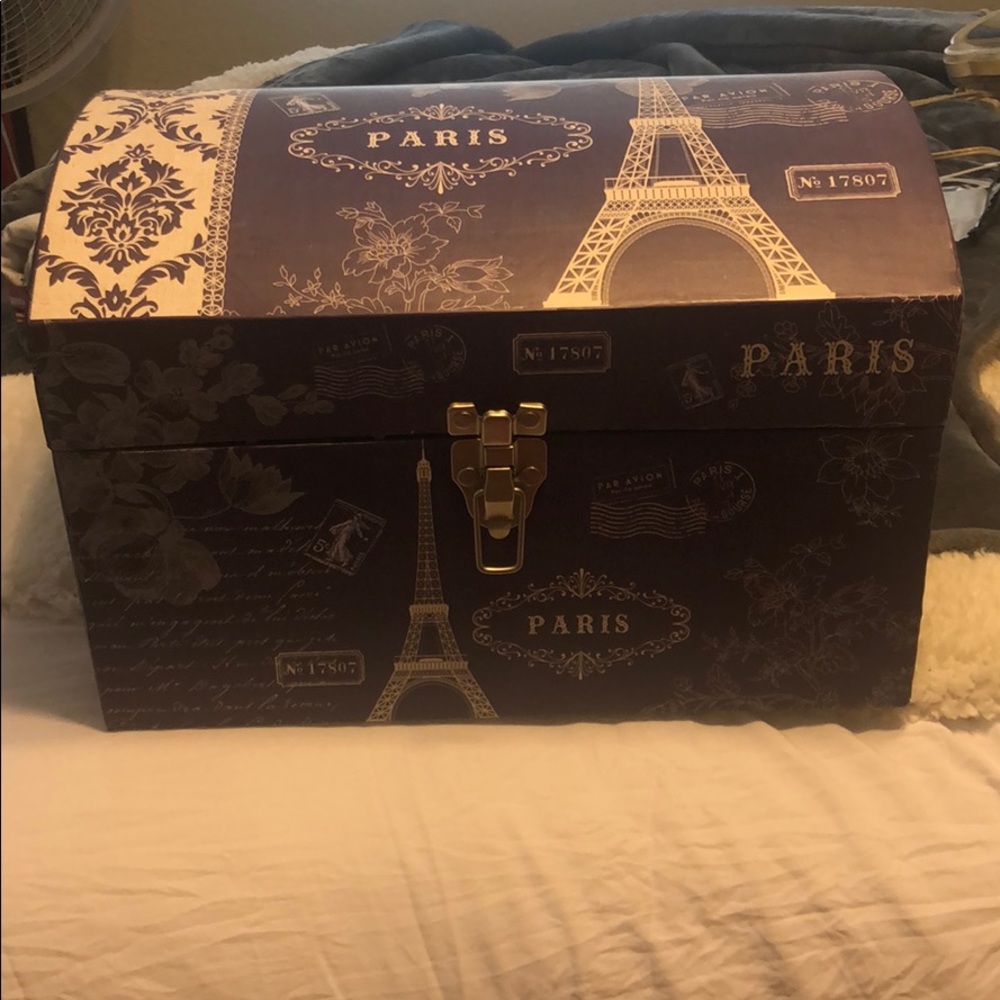 Paris themed box with handles